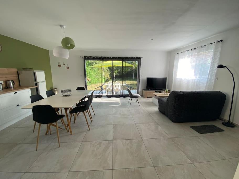 Au Moryllon Lompnas Exterior foto