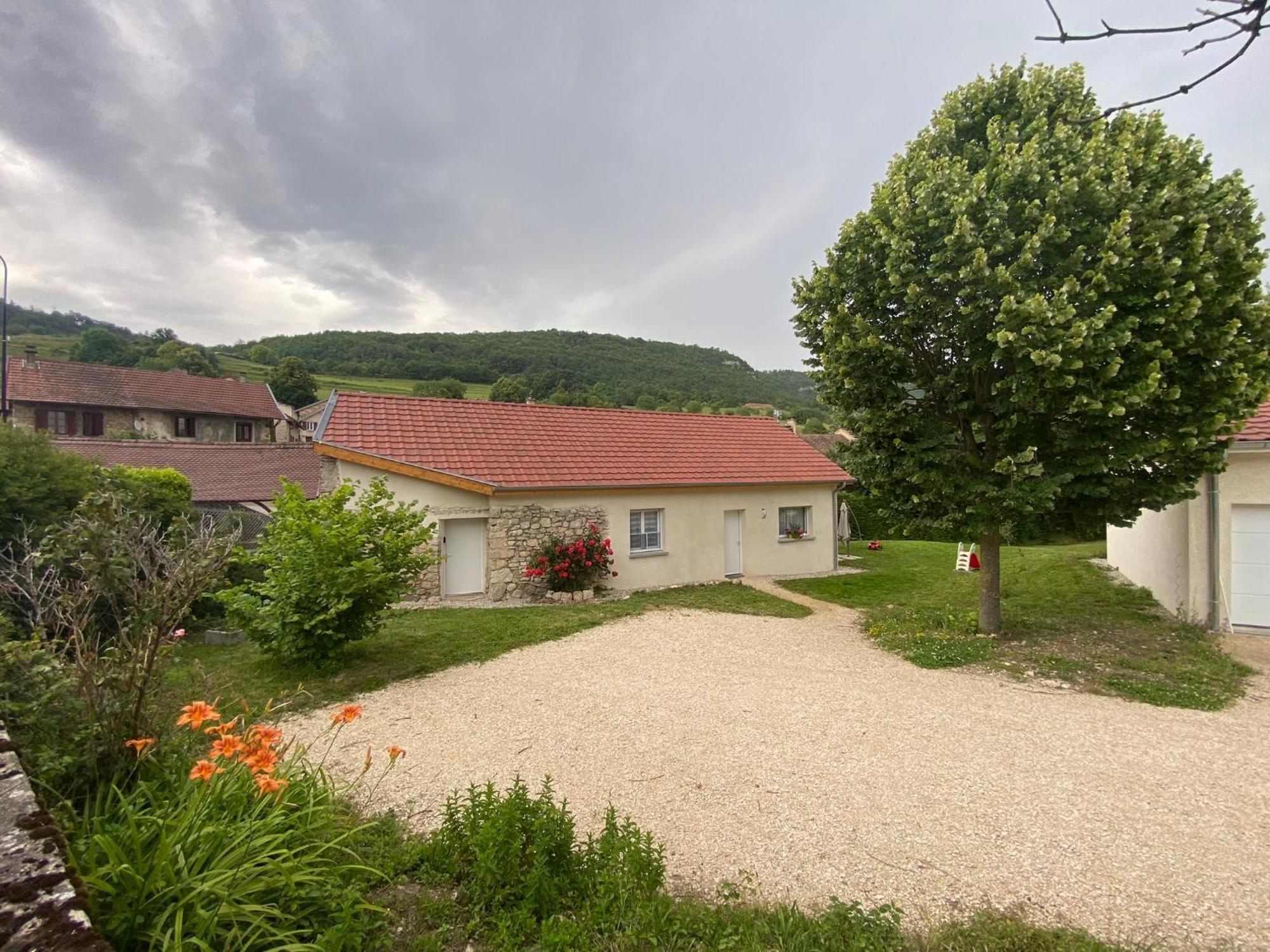 Au Moryllon Lompnas Exterior foto