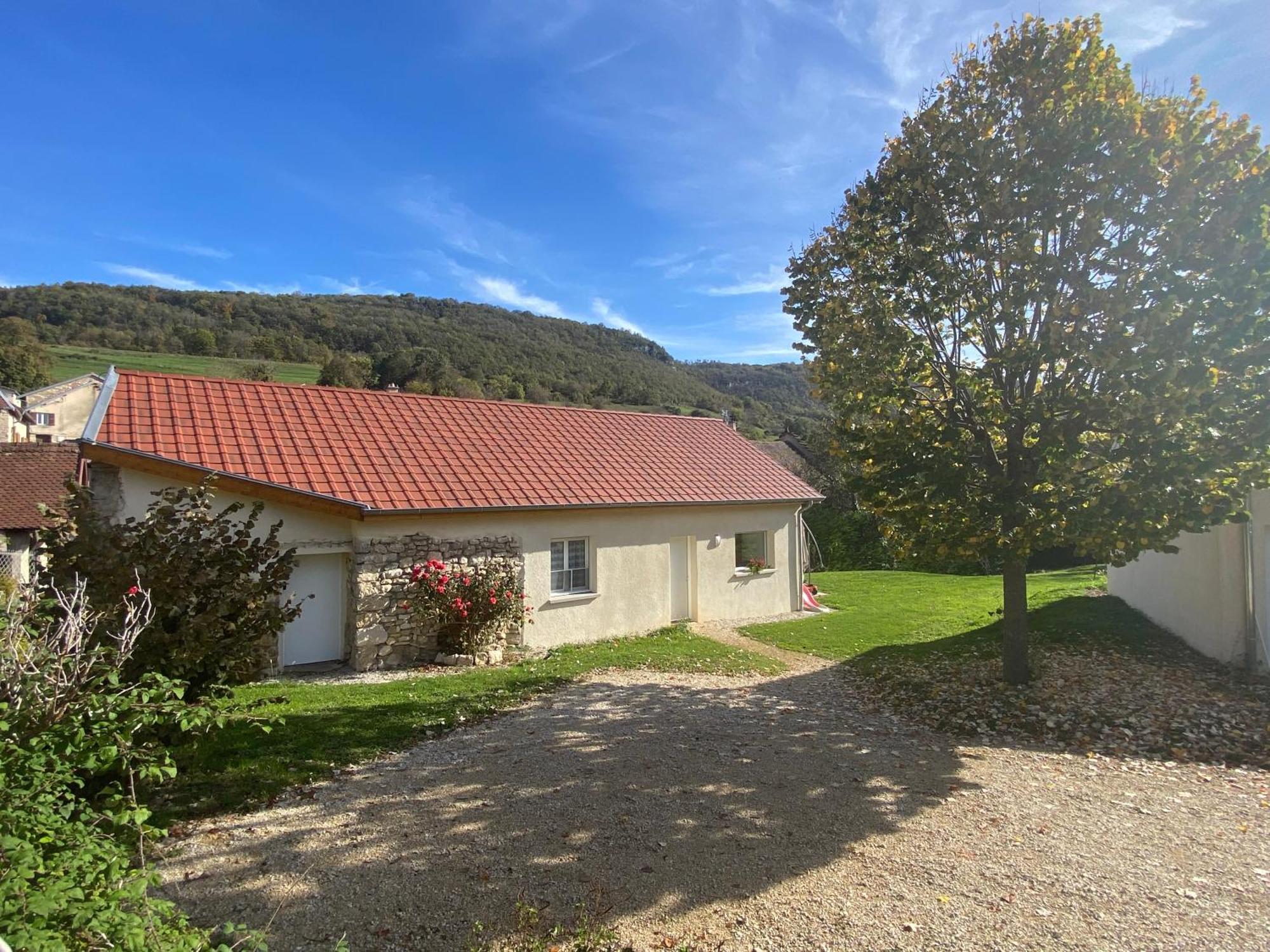 Au Moryllon Lompnas Exterior foto