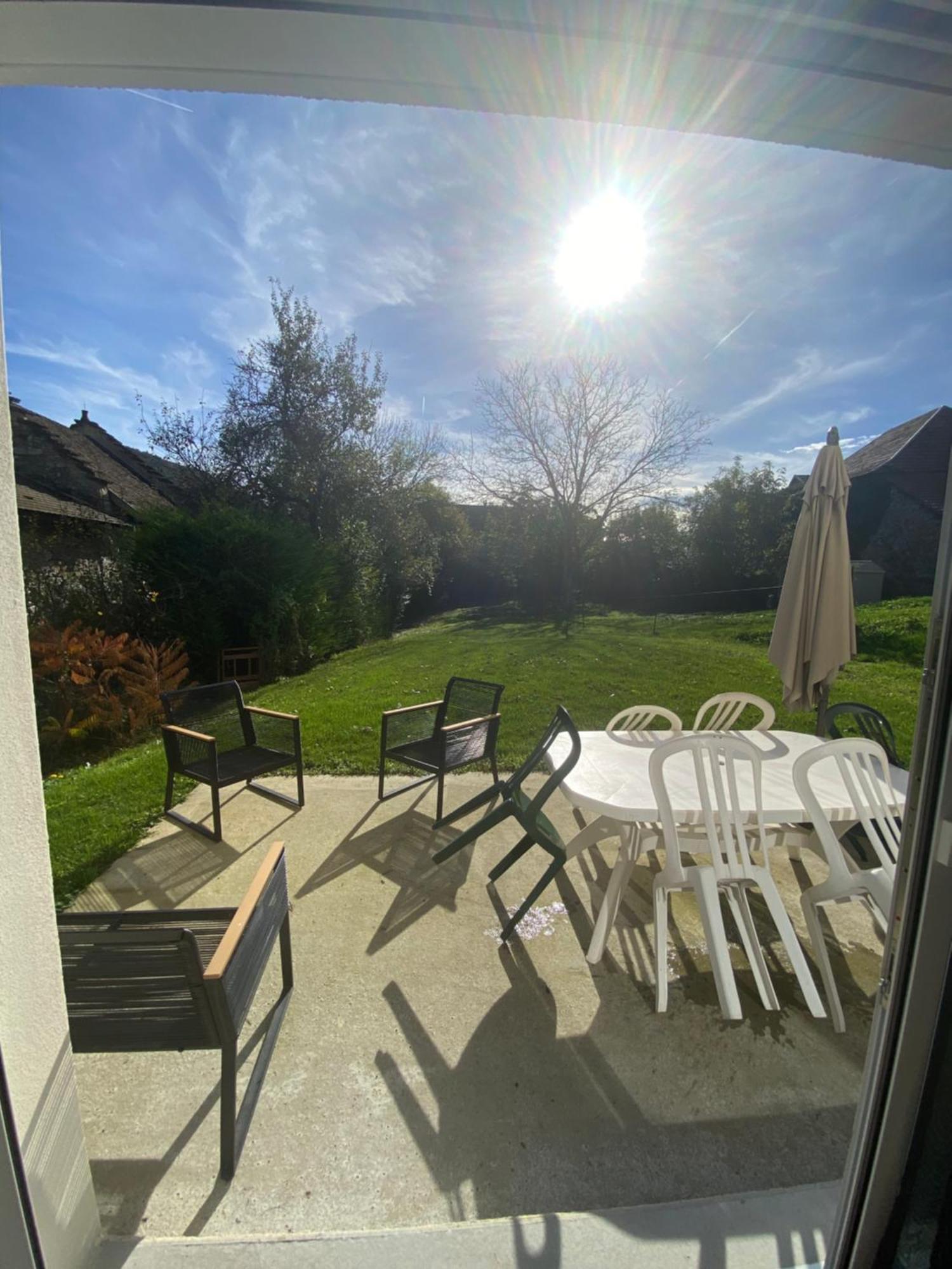 Au Moryllon Lompnas Exterior foto